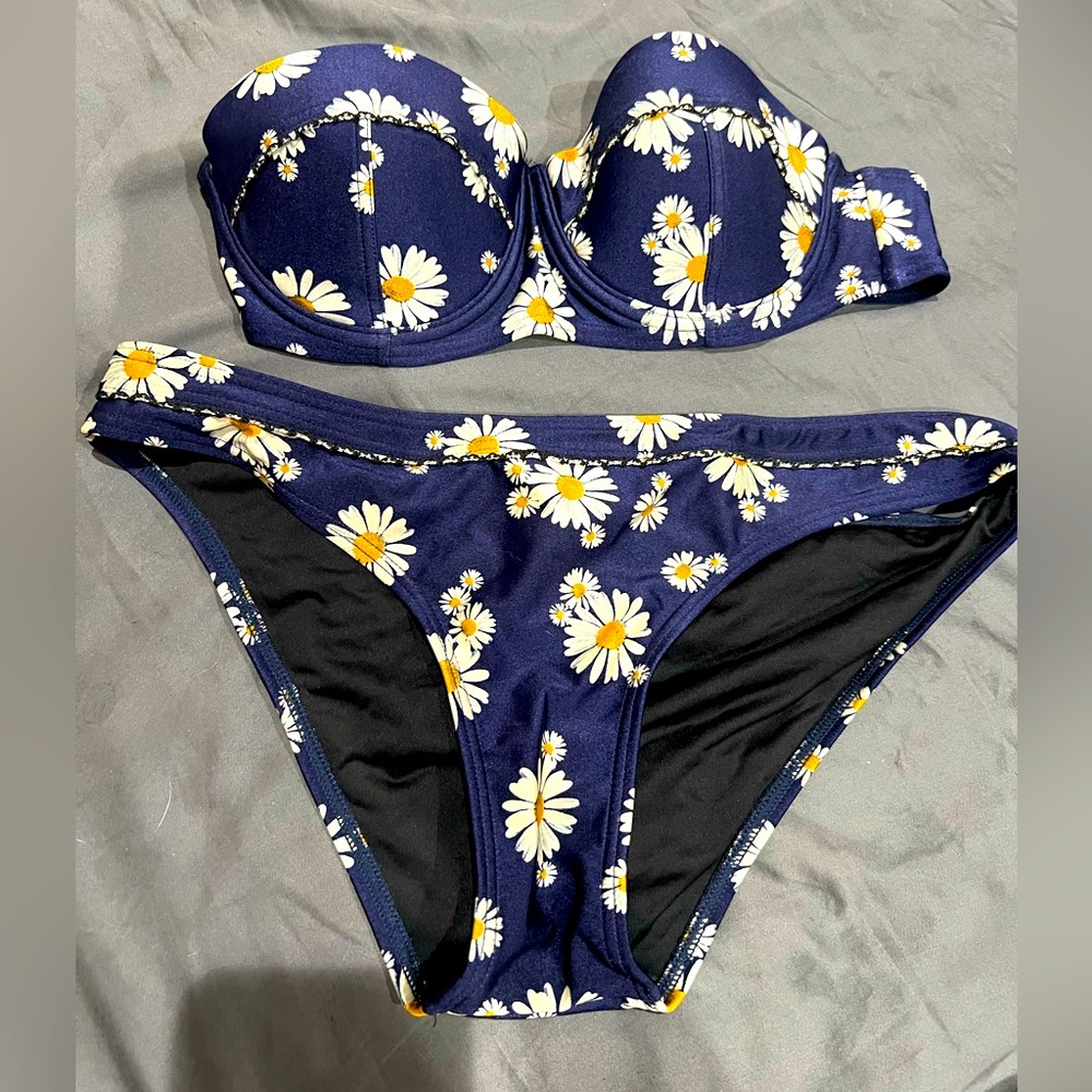 MINPINK Navy Daisy Bikini Set